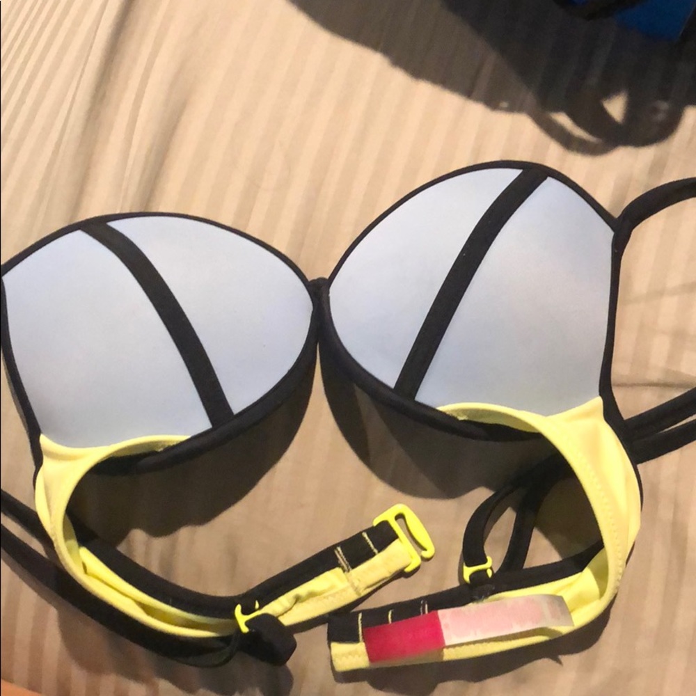 Push up VS bikini top